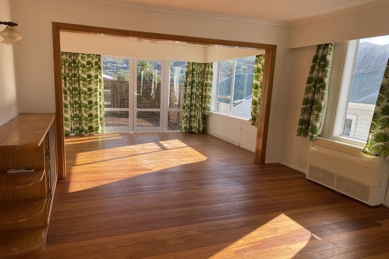 Photo of property in 8 Carleton Terrace, Tawa, Wellington, 5028