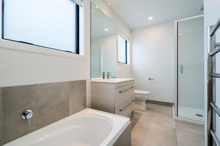 Photo of property in 5c Nea Place, Hillcrest, Auckland, 0627