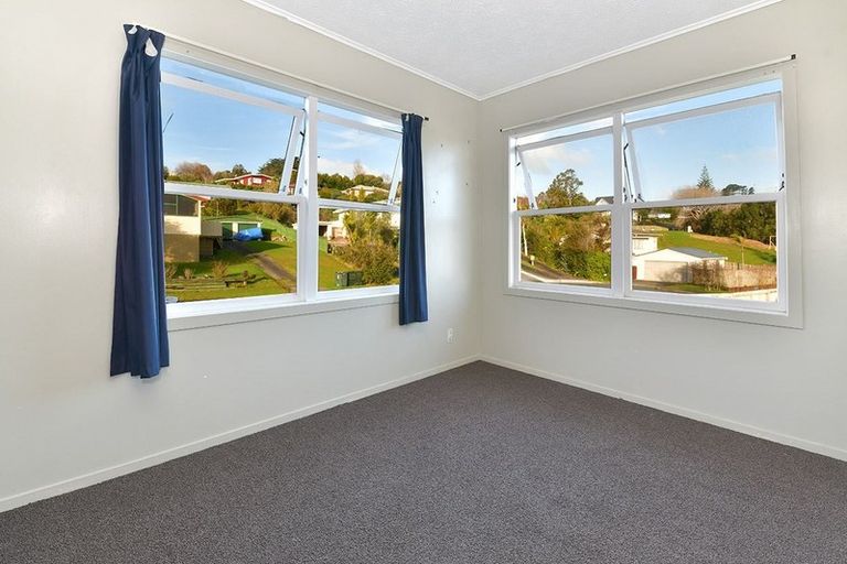 Photo of property in 7 Kaipara Crescent, Helensville, 0800