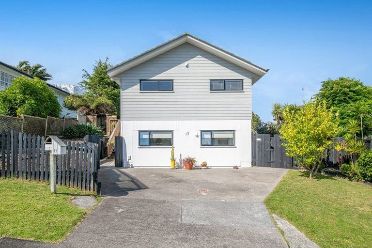 Photo of property in 17 Leiden Place, Totara Vale, Auckland, 0629