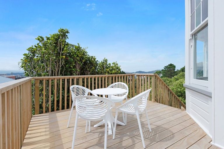 Photo of property in 23 Central Terrace, Kelburn, Wellington, 6012