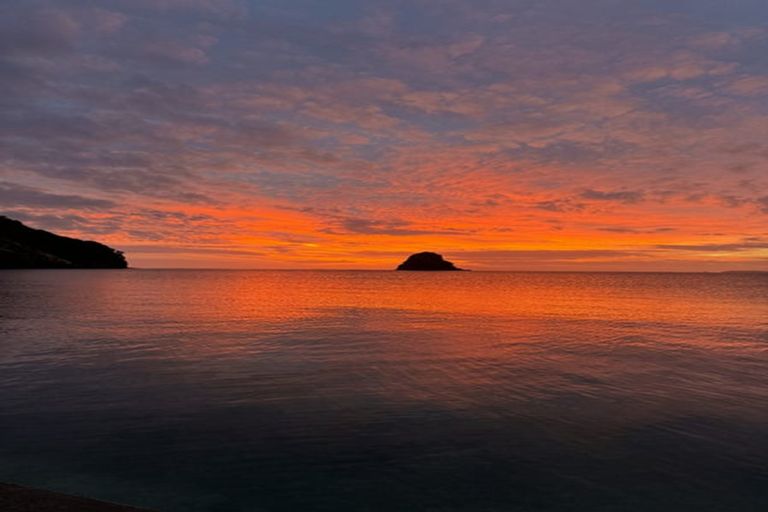 Photo of property in 15 Waiwera Road, Waiwera, Orewa, 0994