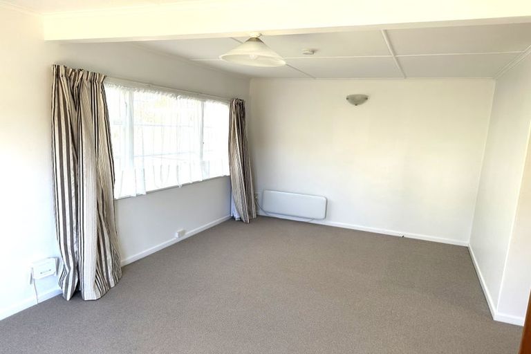 Photo of property in 18 Saulbrey Grove, Woburn, Lower Hutt, 5010