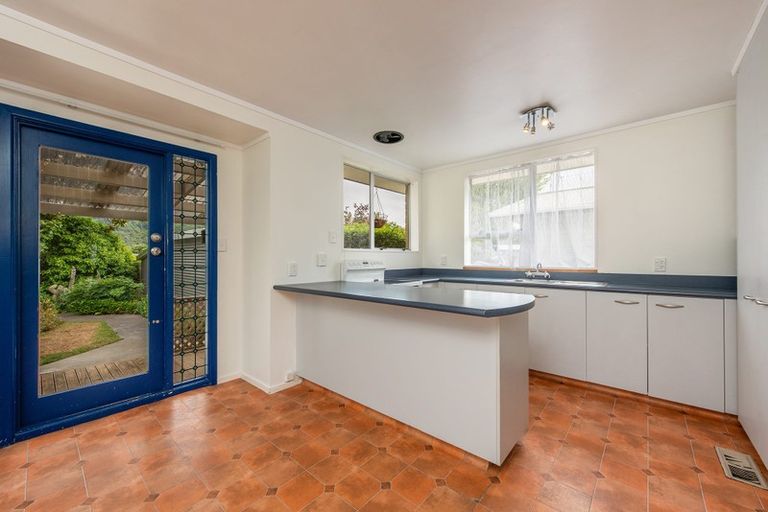 Photo of property in 37 Brightwater Crescent, Totara Park, Upper Hutt, 5018