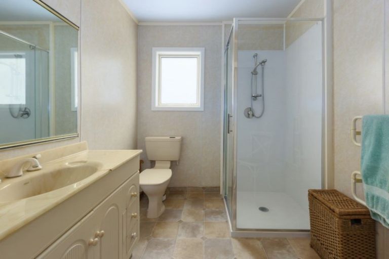 Photo of property in 6 Compass Way, Whitby, Porirua, 5024