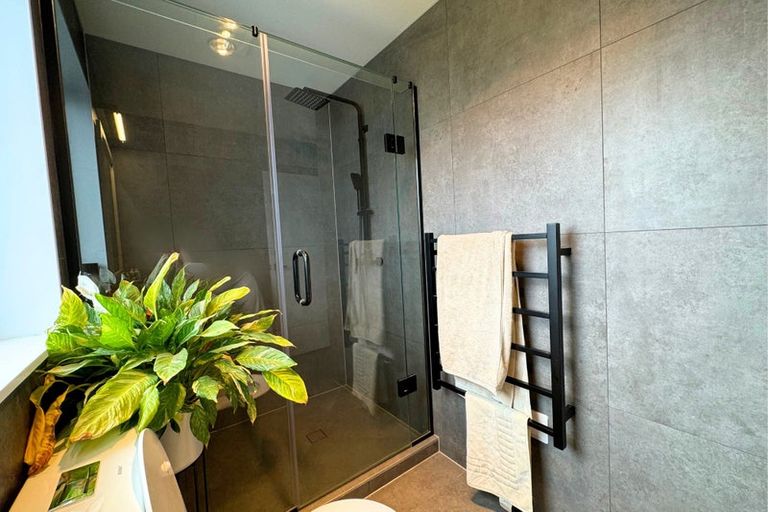 Photo of property in 10 Mahinga Place, Massey, Auckland, 0614