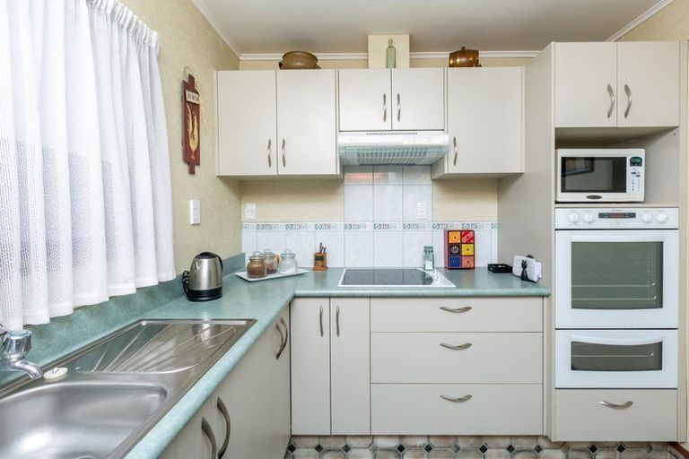 Photo of property in 2/14 Avondale Road, Taradale, Napier, 4112