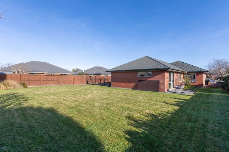 Photo of property in 4 Gwen Place, Redwood, Christchurch, 8051