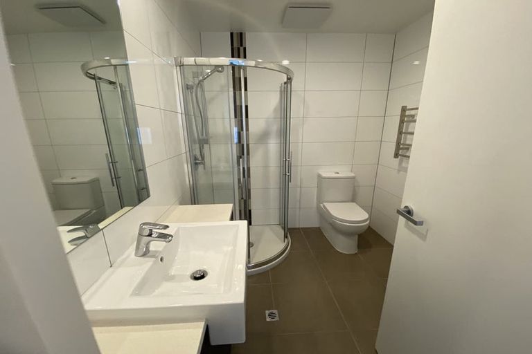 Photo of property in Apollo Apartments, 9/46g Rosedale Road, Rosedale, Auckland, 0632