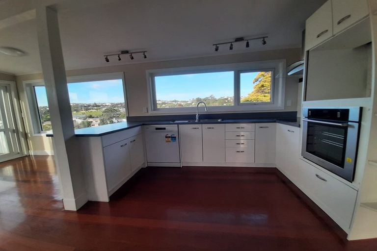 Photo of property in 6 Blandford Way, Newlands, Wellington, 6037