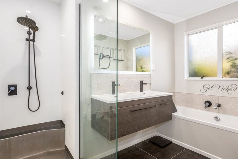 Photo of property in 12b Bell Street, Tawa, Wellington, 5028