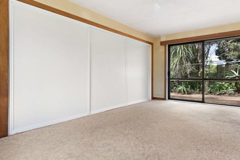 Photo of property in 19 Humphrey Kemp Avenue, Henderson, Auckland, 0612
