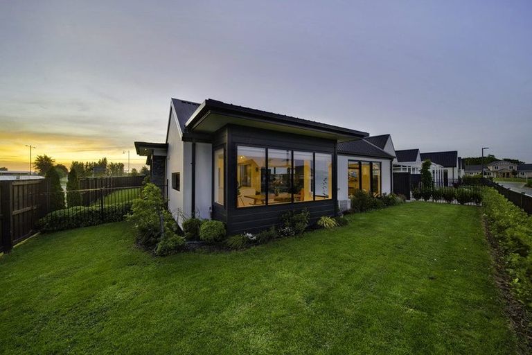 Photo of property in 2 Preferred Lane, Halswell, Christchurch, 8025