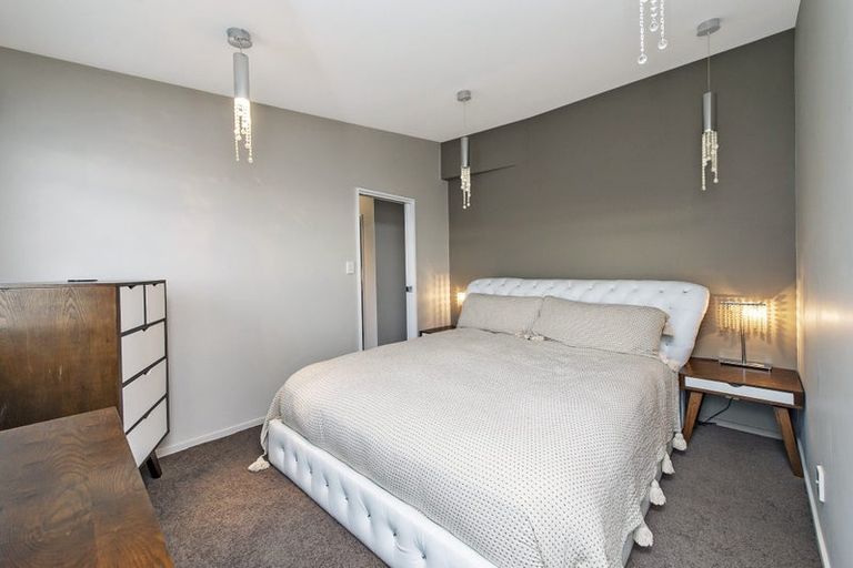 Photo of property in 2 Redcliffs View Lane, Redcliffs, Christchurch, 8081