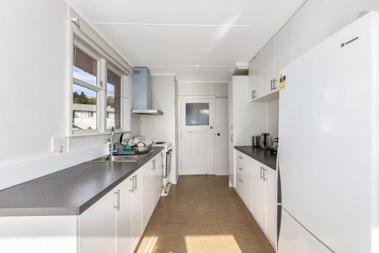 Photo of property in 28 Durham Street, Cannons Creek, Porirua, 5024