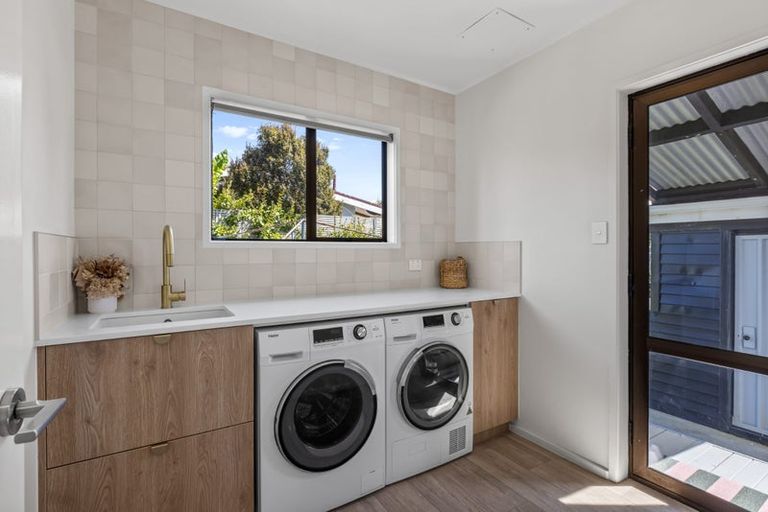 Photo of property in 44b Walton Street, Red Beach, 0932