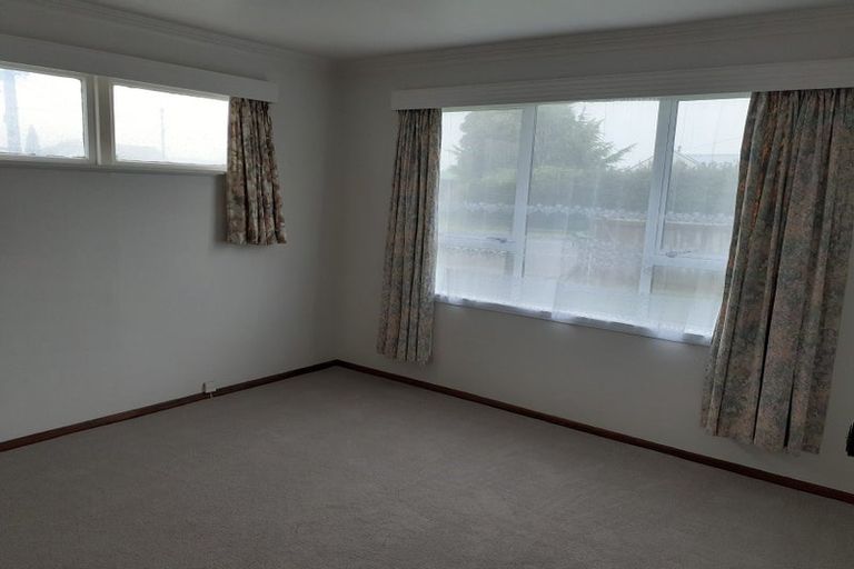 Photo of property in 15 Mako Mako Road, Levin, 5510