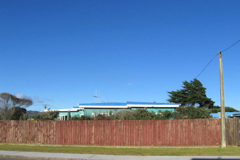 Photo of property in 30 The Avenue, Otaki Beach, Otaki, 5512