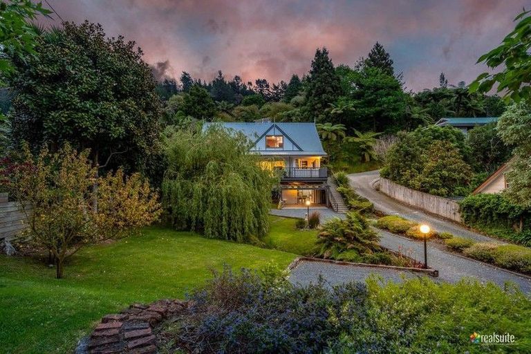 Photo of property in 24 Jocelyn Crescent, Pinehaven, Upper Hutt, 5019