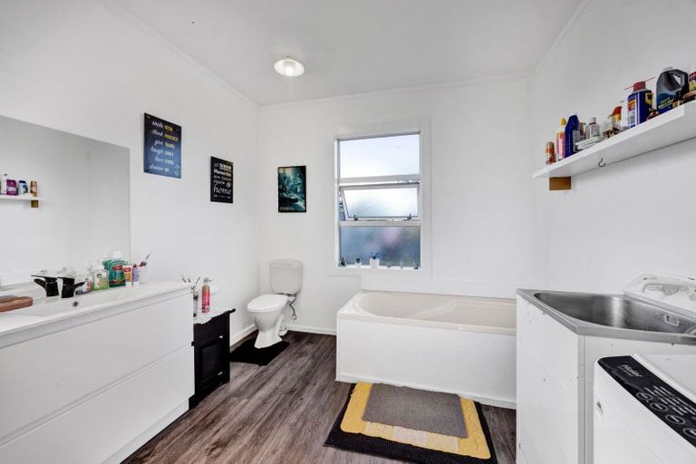 Photo of property in 176 Glover Road, Hawera, 4610