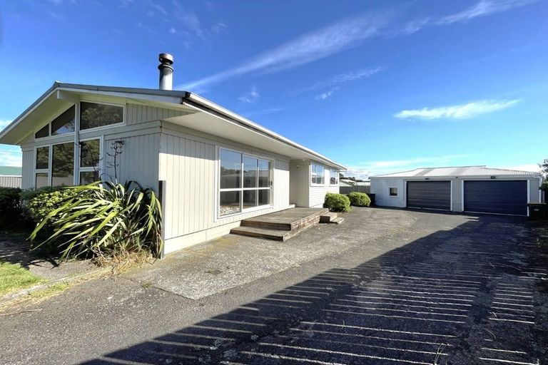 Photo of property in 22 Simons Street, Moturoa, New Plymouth, 4310