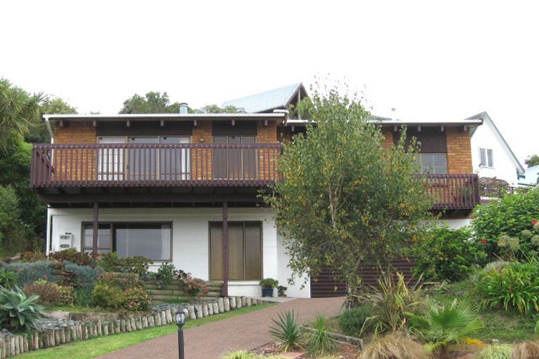 Photo of property in 75 Rosecamp Road, Beach Haven, Auckland, 0626