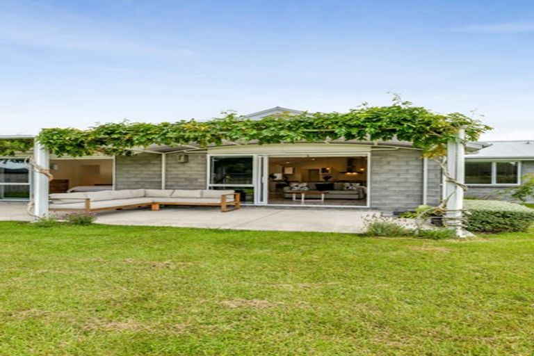 Photo of property in 2 Mercade Close, Stratford, 4332