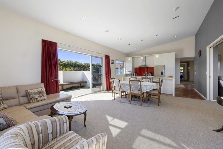 Photo of property in 4 St Andrews Parkway, Waiwhakaiho, New Plymouth, 4312