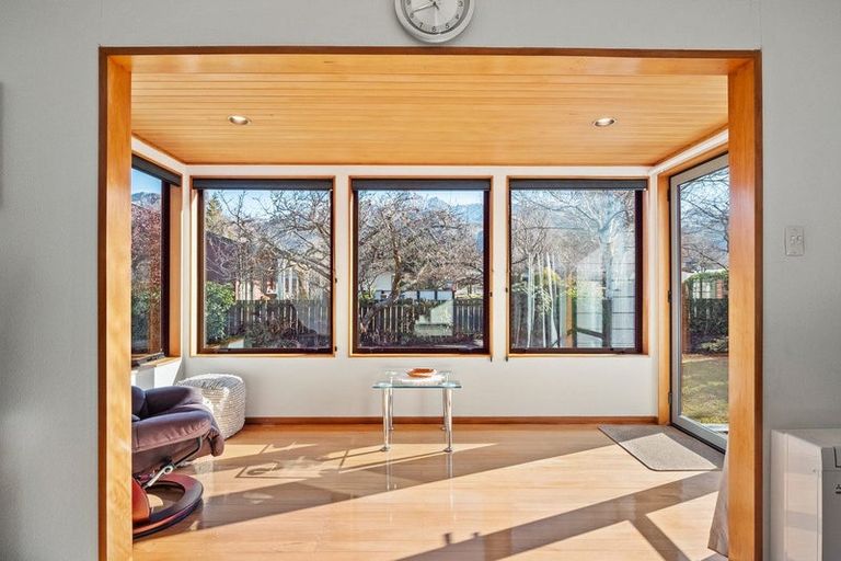 Photo of property in 42 Adamson Drive, Arrowtown, 9302