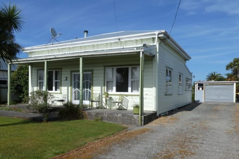 Photo of property in 128 Queen Street, Westport, 7825