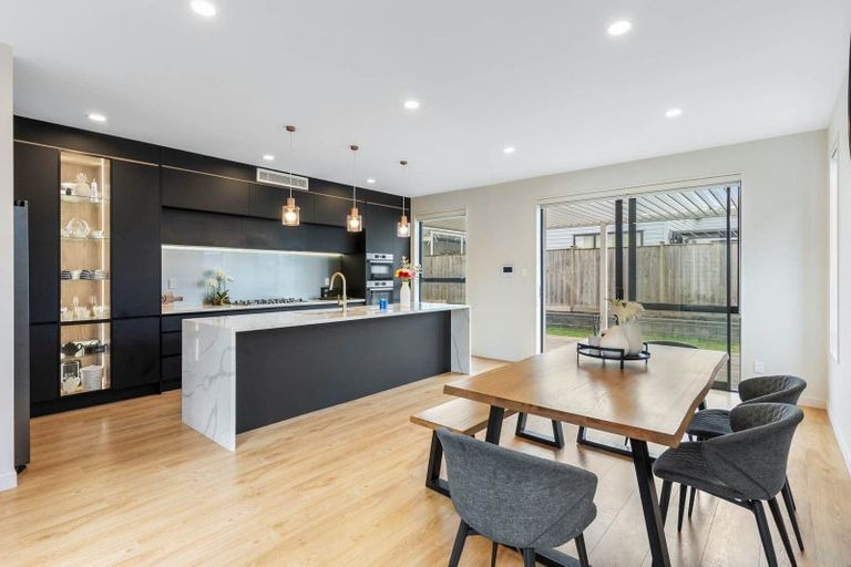 Photo of property in 8 Fjord Way, Karaka, Papakura, 2113