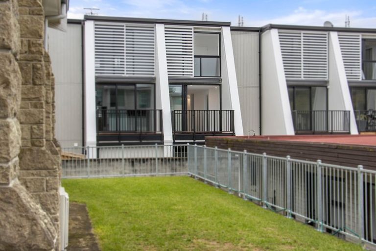 Photo of property in 4/17 Victoria Road, Mount Maunganui, 3116