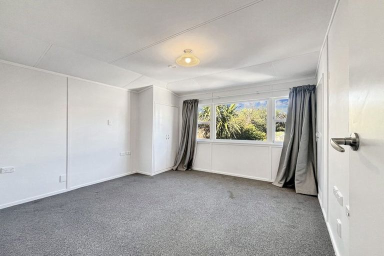 Photo of property in 5 Featherston Street, Takaro, Palmerston North, 4412