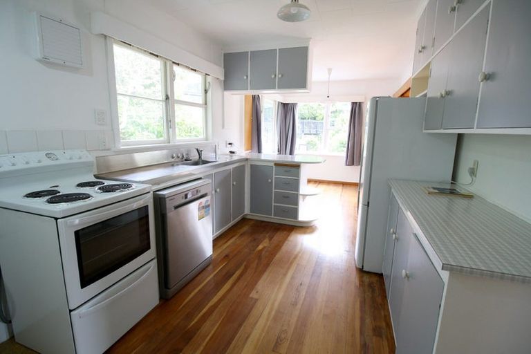 Photo of property in 10 Kamla Way, Khandallah, Wellington, 6035