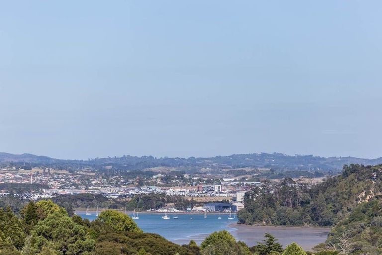 Photo of property in 2/20 Bayview Road, Bayview, Auckland, 0629