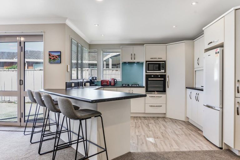 Photo of property in 33 Hastings Place, Hamilton Lake, Hamilton, 3204