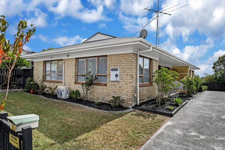 Photo of property in 1/52 Butterworth Drive, Glendene, Auckland, 0602