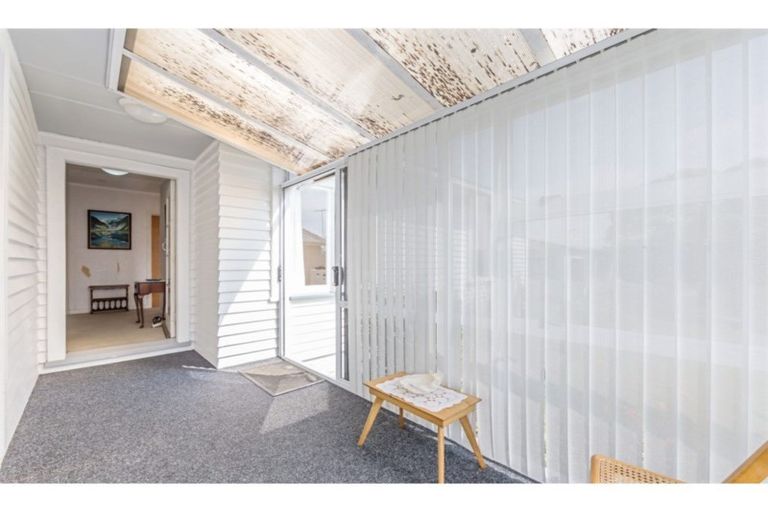 Photo of property in 62 Ocean View Road, Northcote, Auckland, 0627