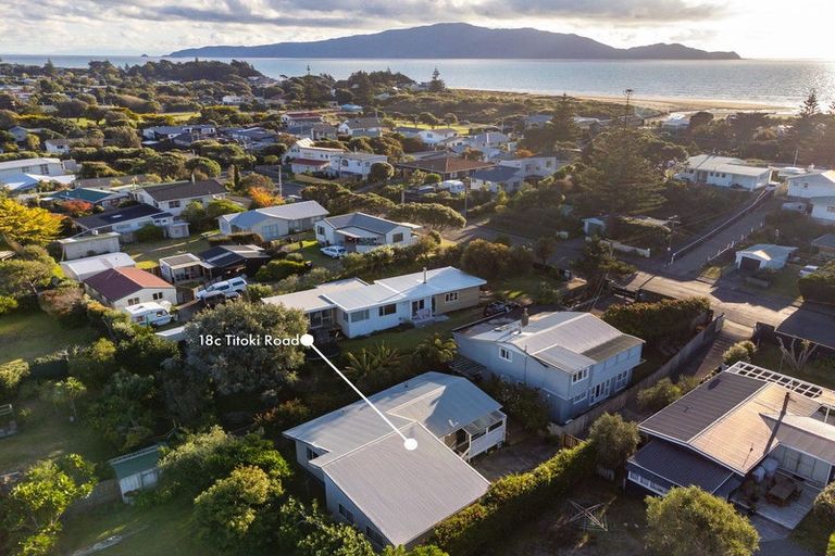 Photo of property in 18c Titoki Road, Waikanae Beach, Waikanae, 5036