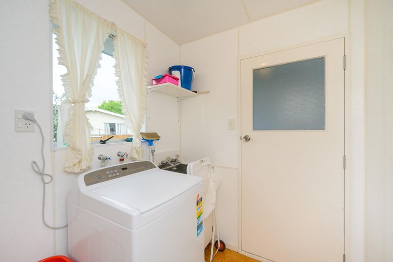 Photo of property in 10 Forbes Place, Kelvin Grove, Palmerston North, 4414