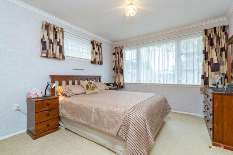 Photo of property in 16 Charles Street, Clouston Park, Upper Hutt, 5018