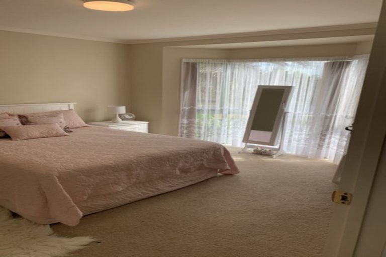 Photo of property in 10 Lake Panorama Drive, Henderson, Auckland, 0612