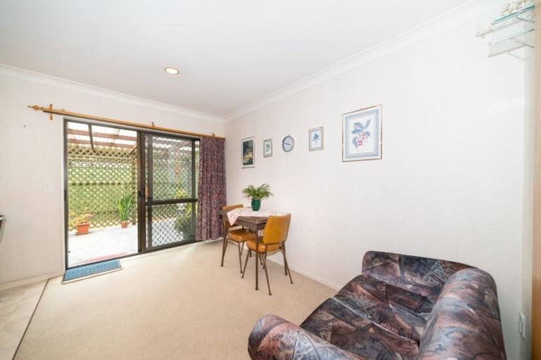Photo of property in 104 Featherston Street, Takaro, Palmerston North, 4412