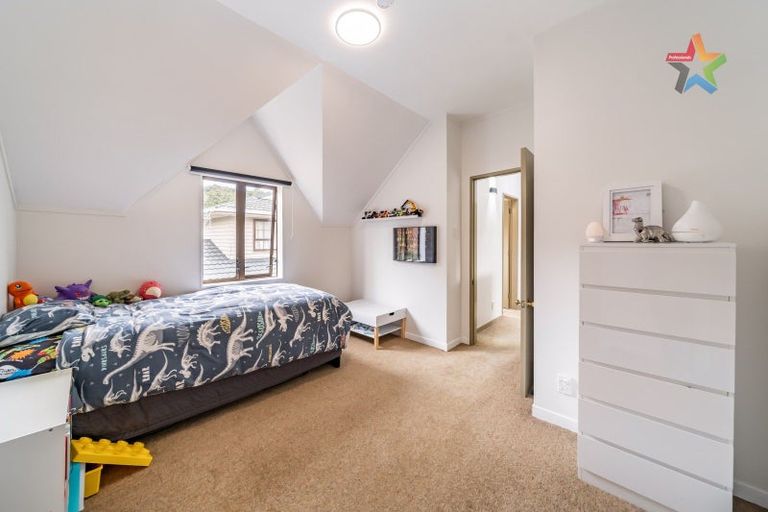 Photo of property in 19 Mcenroe Grove, Naenae, Lower Hutt, 5011