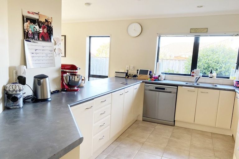 Photo of property in 33 Belcoo Crescent, East Tamaki, Auckland, 2013