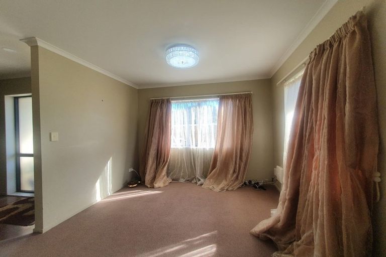 Photo of property in 15 Titch Place, Glen Eden, Auckland, 0602