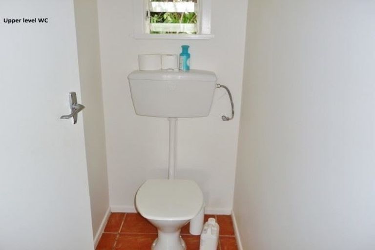 Photo of property in 16 Seaview Road, Cable Bay, 0420