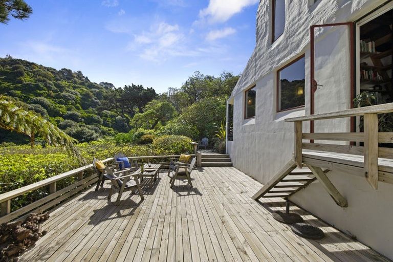 Photo of property in 22 Rakeiora Grove, Korokoro, Lower Hutt, 5012