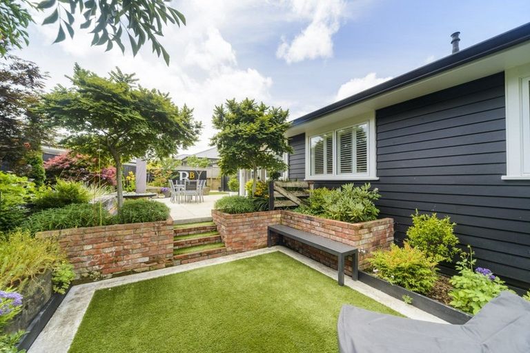 Photo of property in 3 Waimarama Court, Roslyn, Palmerston North, 4414