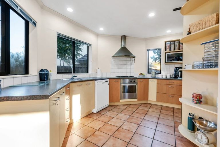 Photo of property in 45 Chieftain Rise, Goodwood Heights, Auckland, 2105